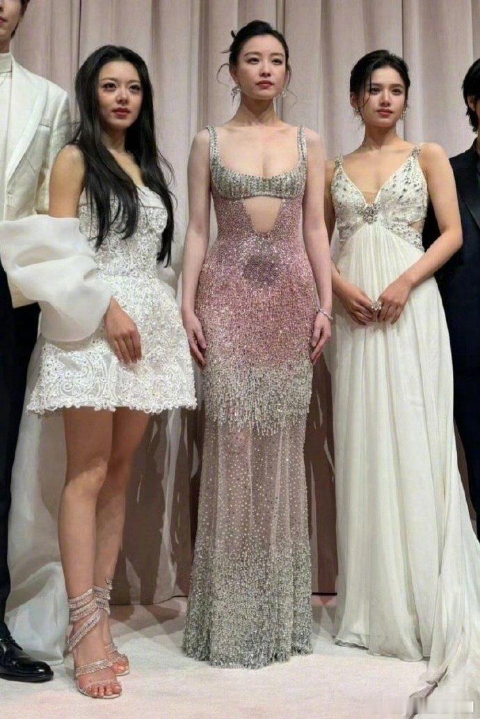 年轻在气质面前真的是一文不值！[酷]  