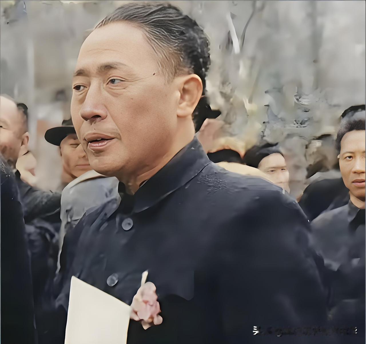 1946年，毛人凤参加戴笠葬礼上的留影。
毛人凤与戴笠一样，为了自身安全，平时几