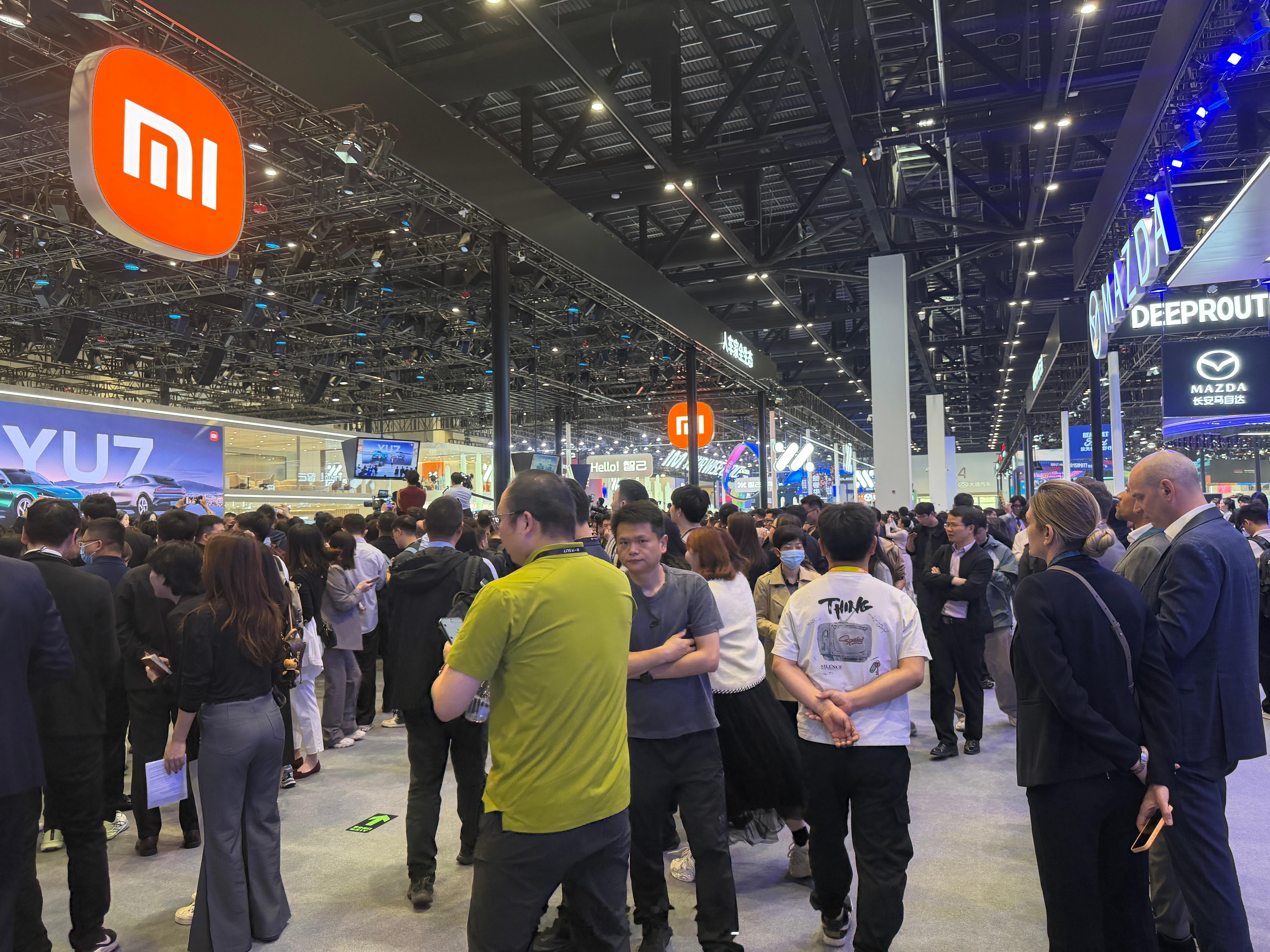 卧槽，雷总宣布，yu7gt 要来了老外看小米发布会若有所思啊