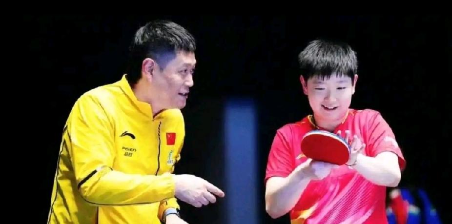 师徒俩是彼此的贵人，双向奔赴最戳心。
莎莎总念叨，一路走到如今，离不开邱导的悉心