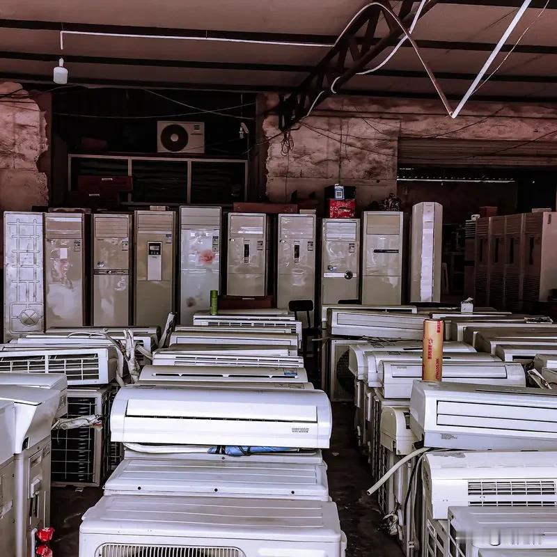 大叔2600元买空调发现是8年前产品 大叔花2600元买空调，到手才发现是放了8