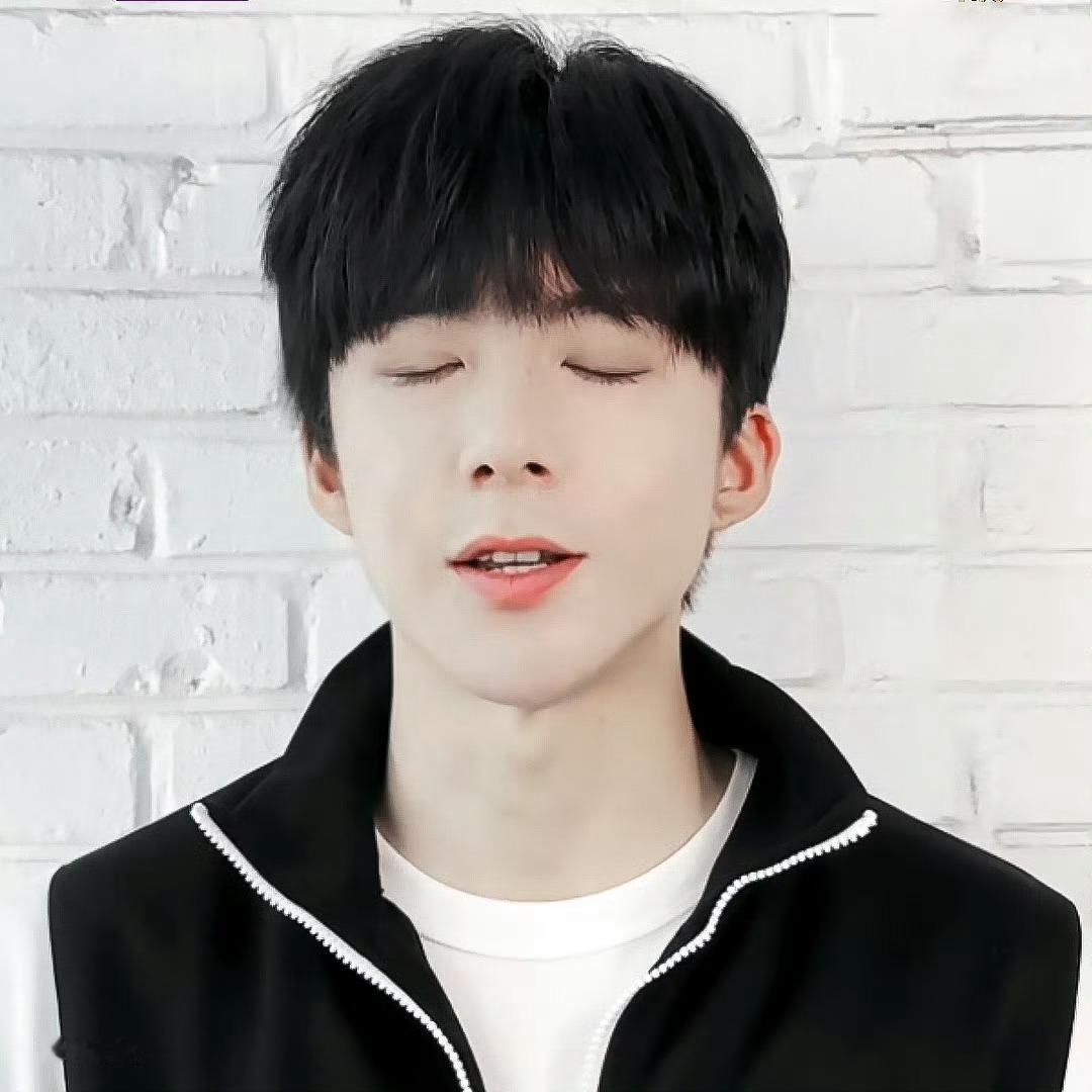 刘宇宁开始推理吧 ||刘宇宁 这是啥时候的老大了。软乎乎的老大。真可爱。很好ru