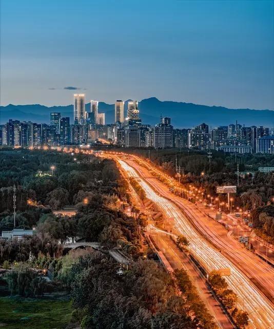 亲戚在北京四环有套房，之前挂490万，有人出480万他嫌少，非要485万。现在同