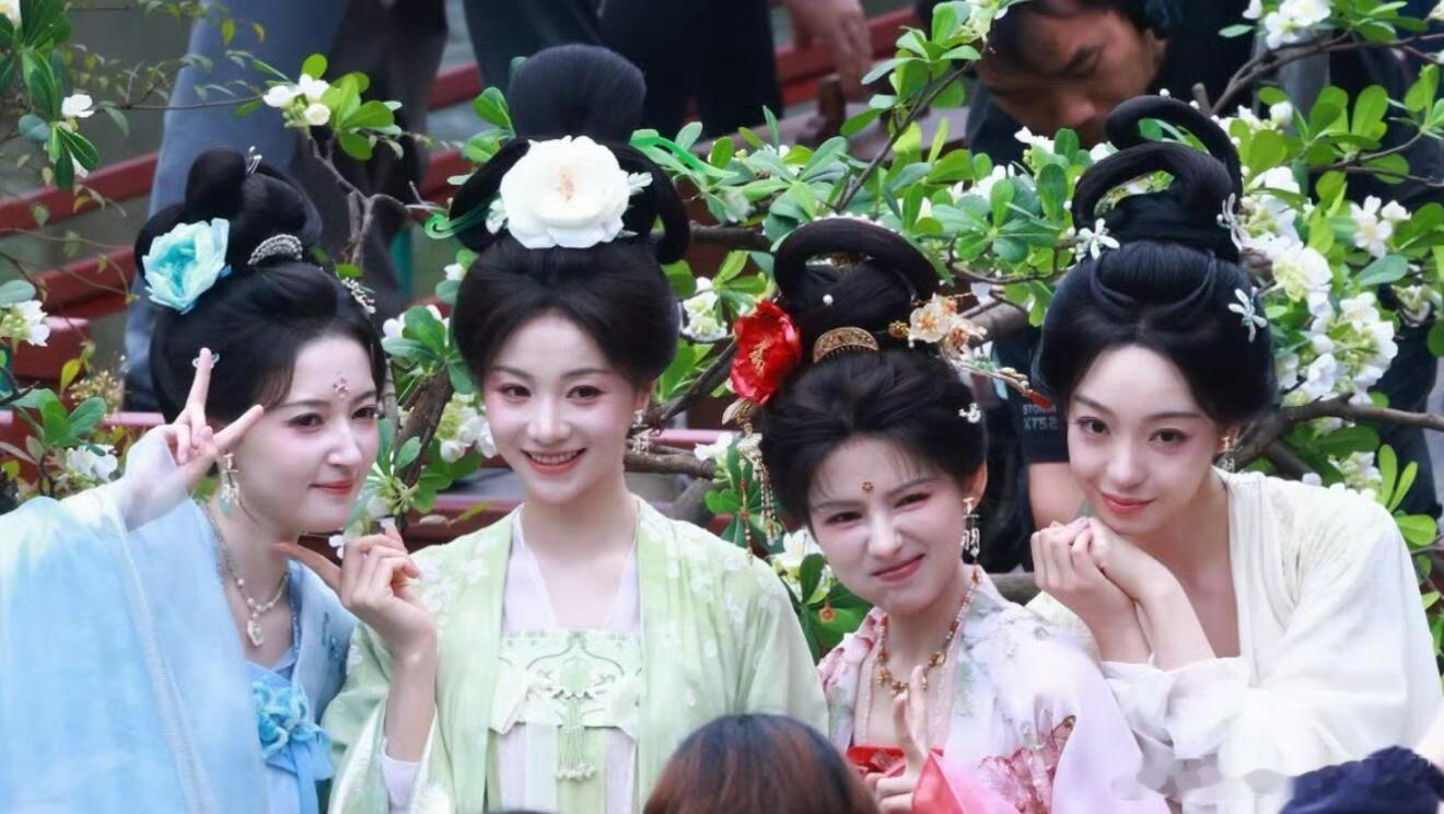 攻玉的女角色，看不出来谁是女主 