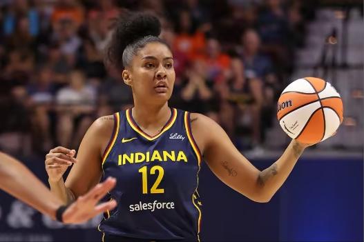 辽宁女篮重磅引援！3月27日，俱乐部正式宣布签约巴西强力内线达米里斯·丹塔斯。这