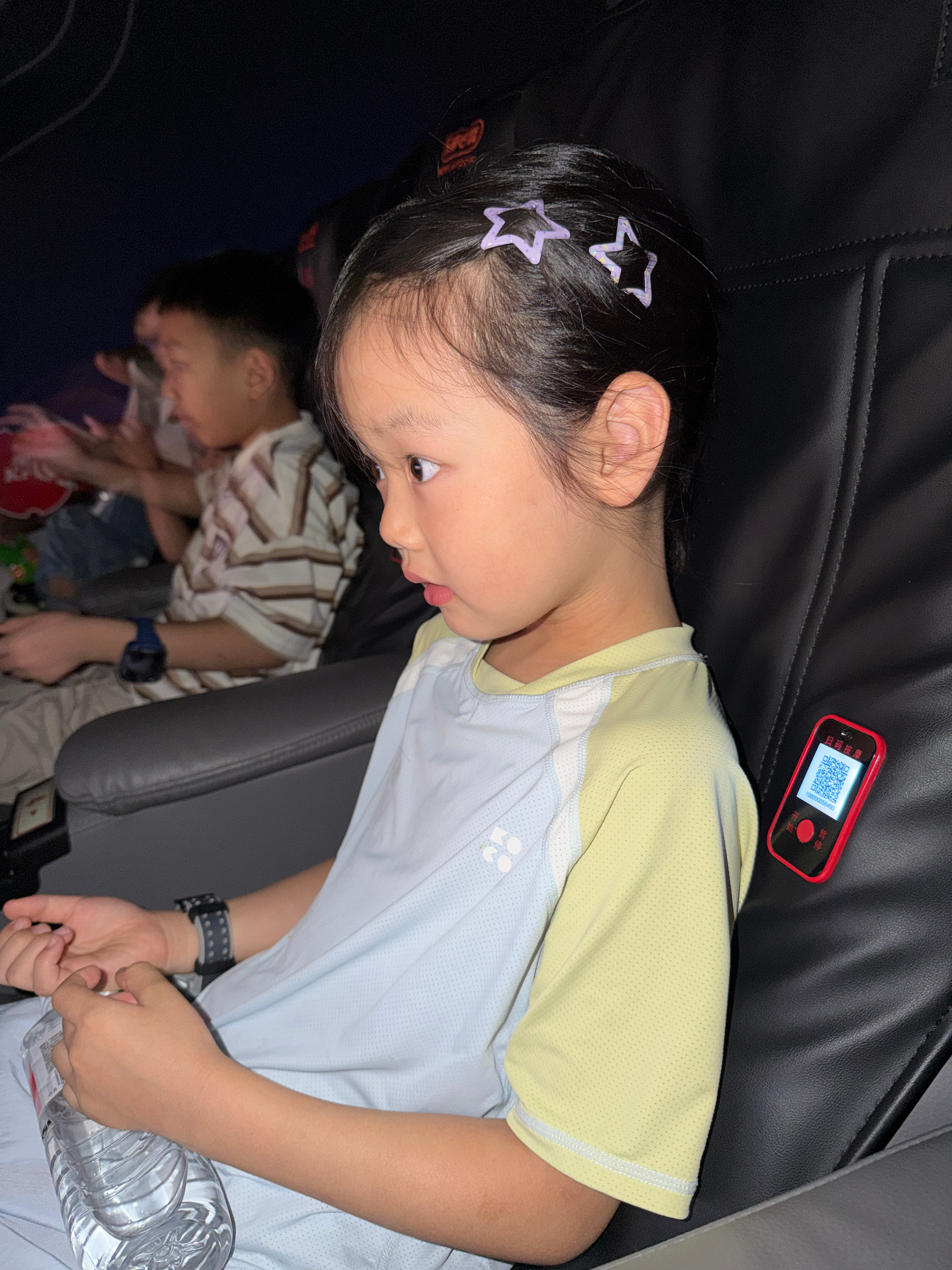 看小黄人…不知道笑点在哪，笑的嘎嘎嘎的
