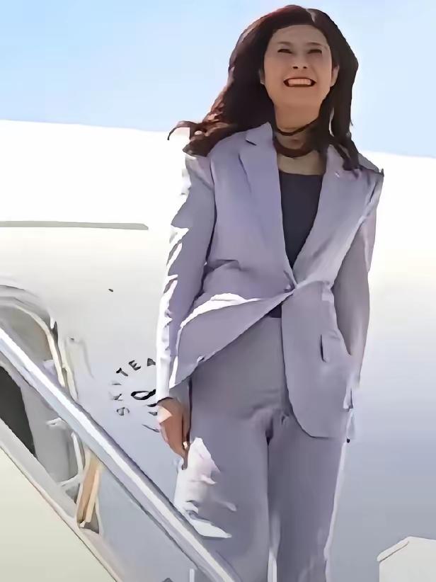 天将降大任于斯人也，勇于担当改变台湾命运，促进国家统一的历史伟业，将使郑丽文成为