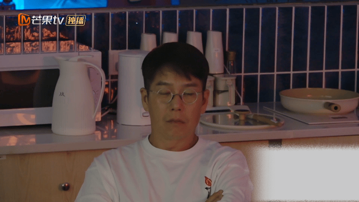 陈小春张智霖暖心安慰早安 《披荆斩棘》这段好戳心！早安提童年缺父母夸赞，陈小春、