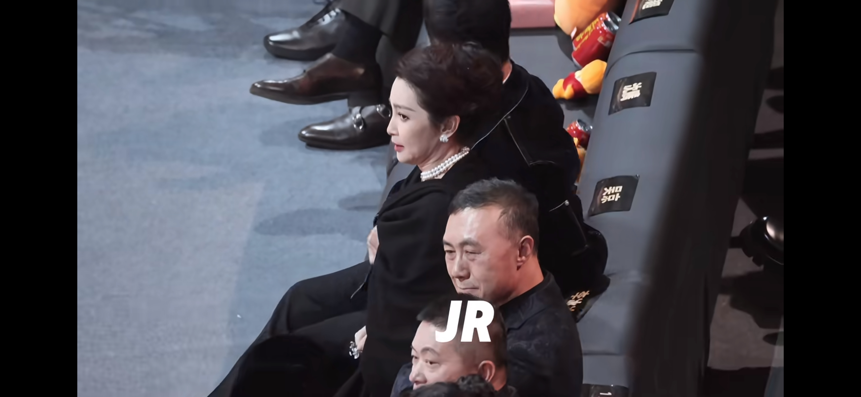 李冰冰和辛芷蕾杨幂杨紫握手姐姐们的状态真的太好了吧而且每个人都这么优雅 