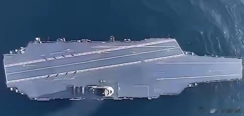 中华人民共和国正式向全世界宣告两件大事：

福建舰正式服役，中国海军进入三航母时