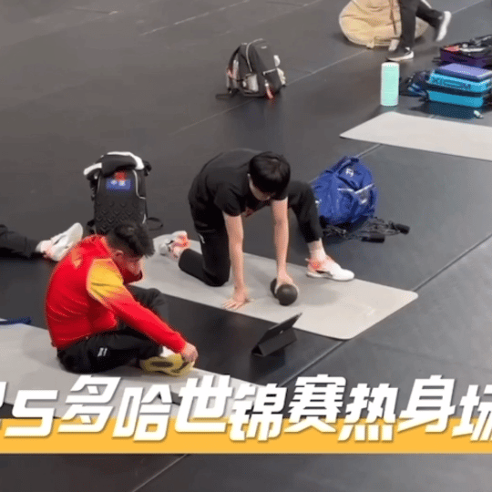 谁家小狗跑出来了 ​​​