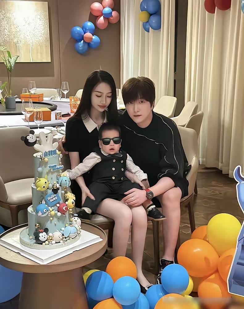 真正让白冰陷入困境的，从来不是那笔911万元的税务款项，而是他亲手打造并牢牢维持