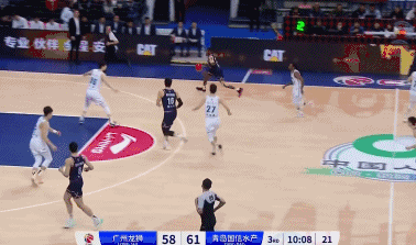 郭士强指导罕见冲崔永熙“发火”的原因
北京时间1月25日，广州与青岛的比赛进行至