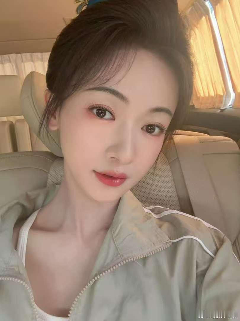 吴谨言自拍live图吴谨言月更博主吴谨言月更博主，自拍live图，[爱慕] ​​