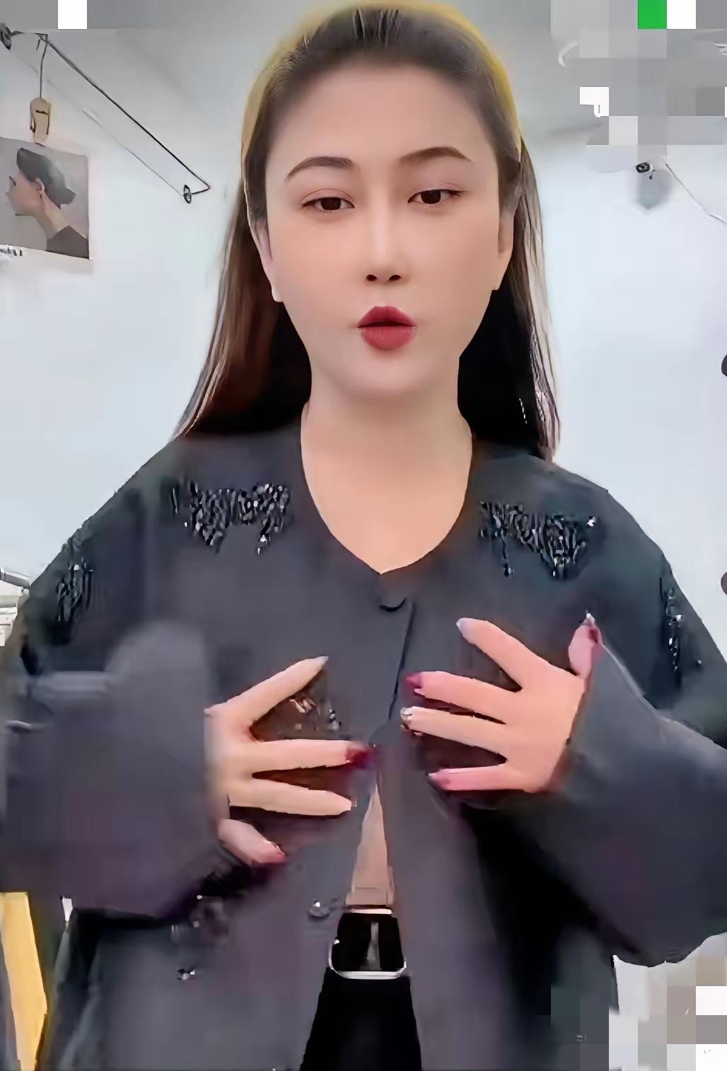 39岁网红炸姐突然离世，看完最后画面，所有人都破防了！
 
她正在几万人的直播间