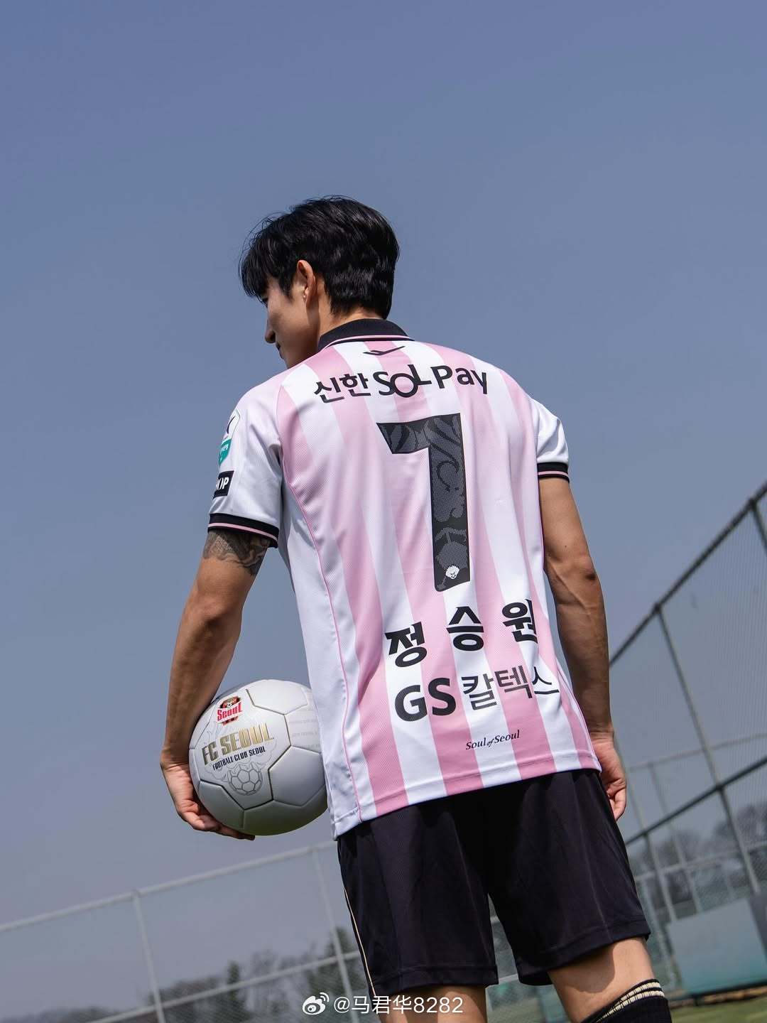 FC首尔两款春日限定版球衣，我太喜欢郑承源这件球员版了。15万，比全北蔚山（阿迪