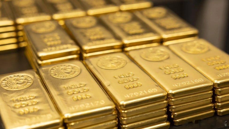 凤凰新闻【战争扩大反而可能引发抛售，分析师：金价可能跌回4200美元】伊朗冲突进