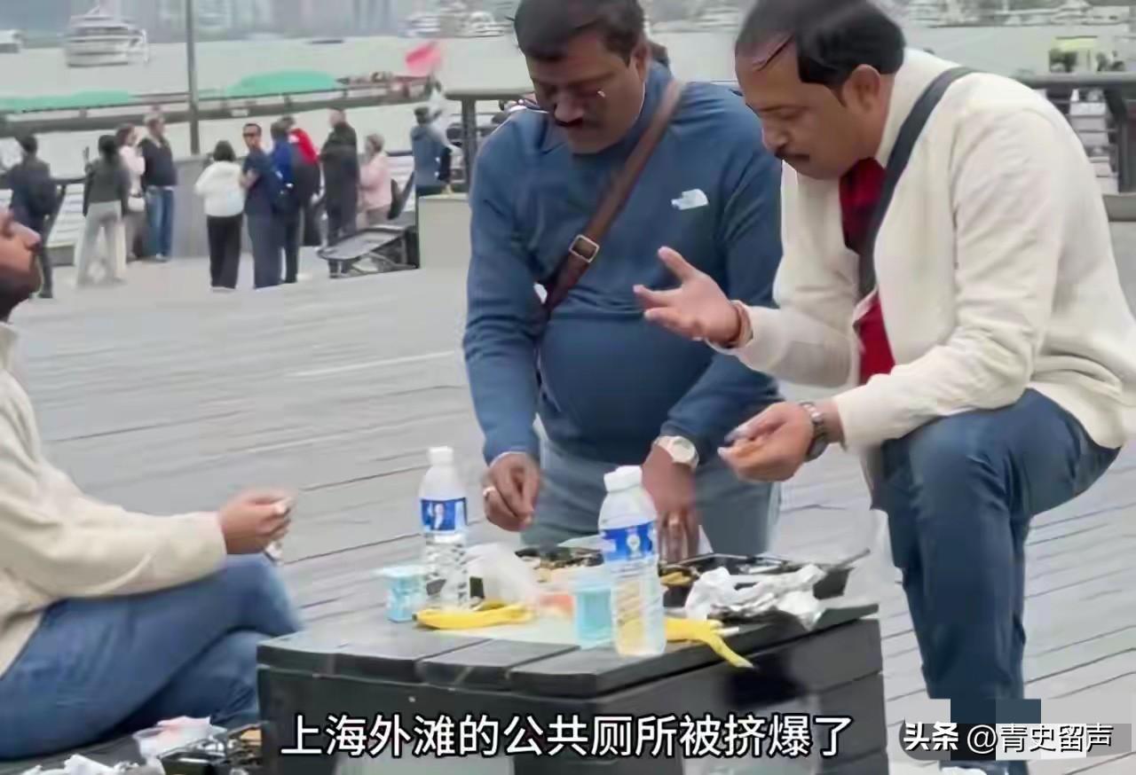 外滩的石凳终于擦干净了。
不是因为保洁提前下班，也不是因为游客突然懂礼貌。
而是