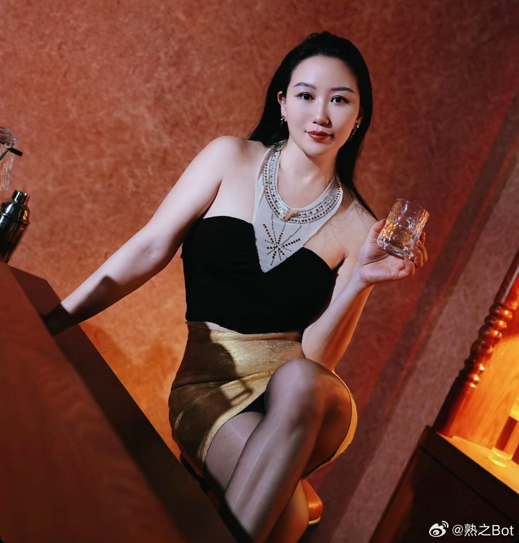 江南黑丝美阿姨 ​​​