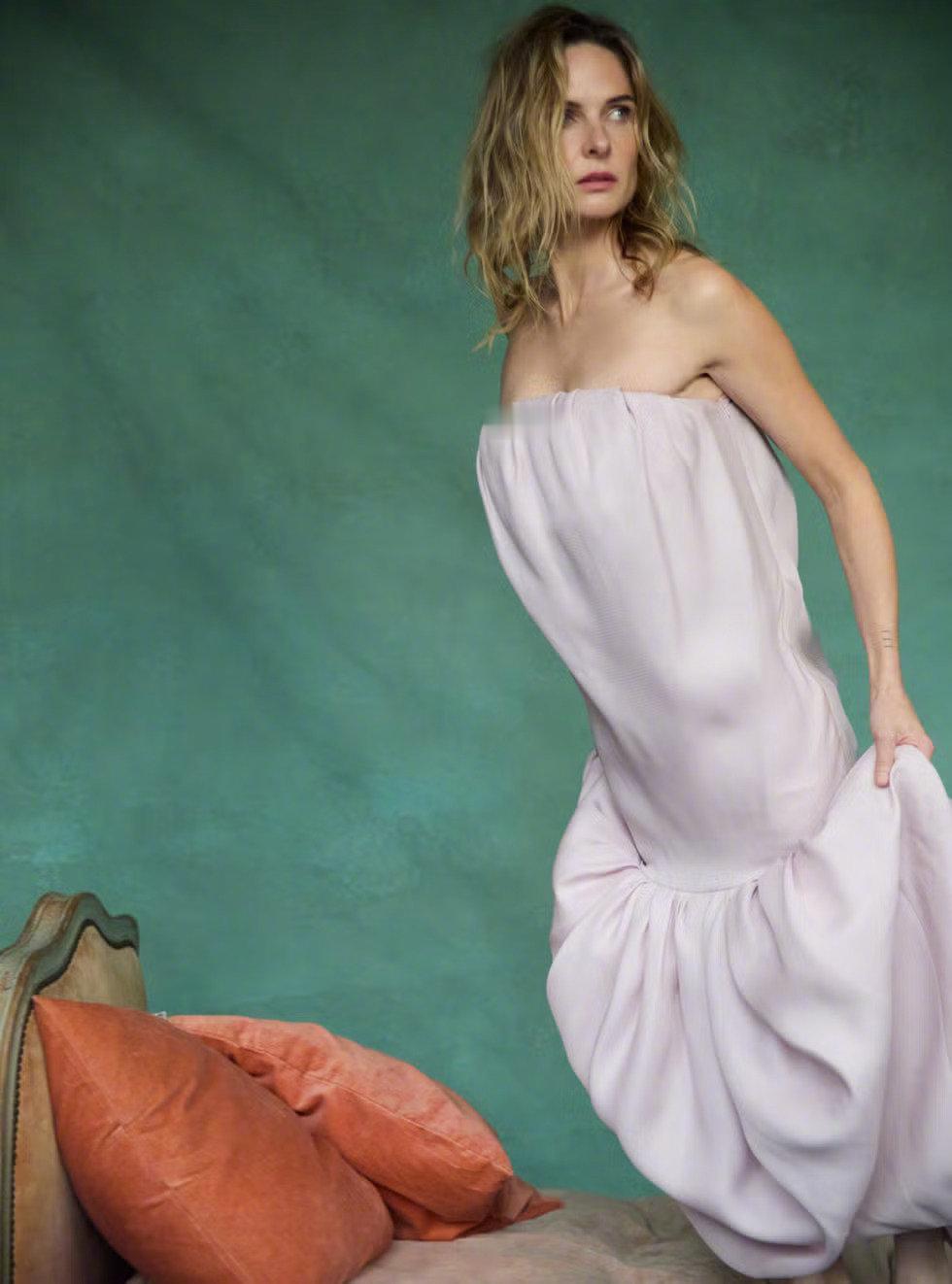 丽贝卡·弗格森，英版《Harper's Bazaar》新刊跨年电影愿