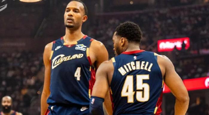 4投1中极度低迷，季后赛原形毕露，此人再这么打下去，估计只能被交易了吧。
126