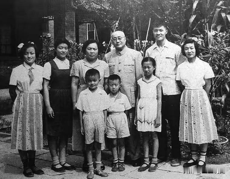 很多人知道刘伯承是“军神”，却不知道他在家里是个什么样的父亲。1916年丰都之战