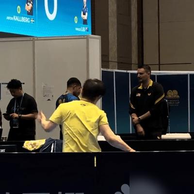 孙颖莎，被逼到1-2，单局2-7落后，差点就在澳门翻了车。
对手蒯曼，打疯了，