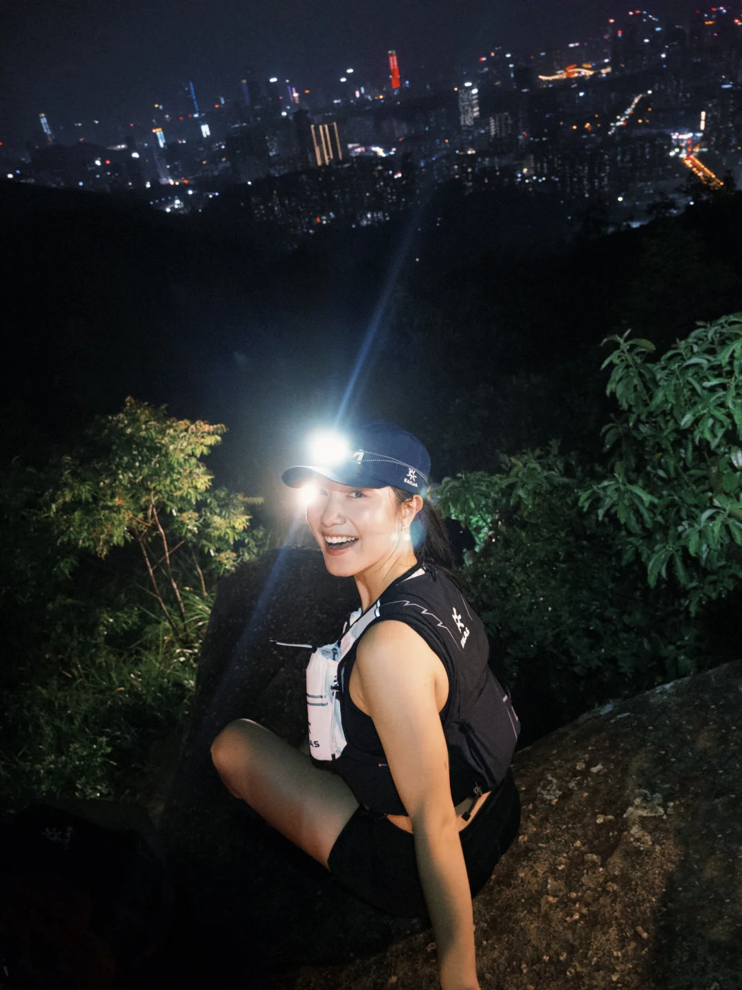 那就一起在自由的泥泞中奔跑来看山顶的深圳