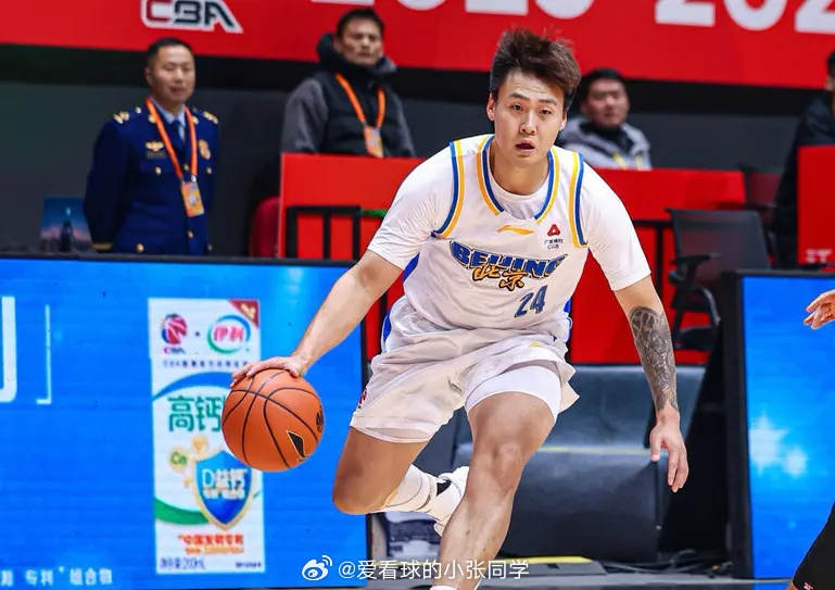 赵睿24+6+5三分爆发！北京2分险胜同曦 麦基11+9周琦10+9北京时间3月