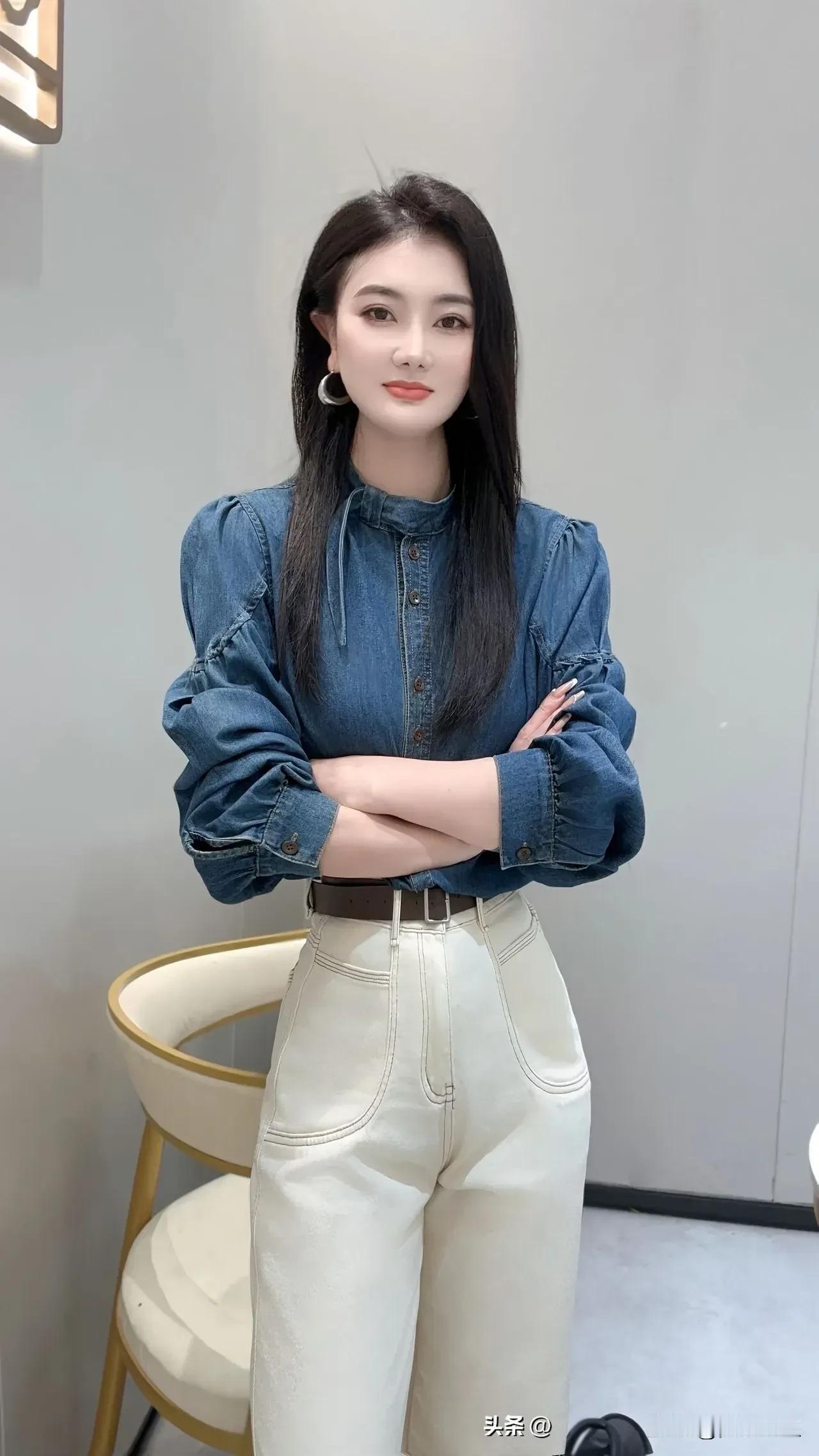 为了碎银几两
为了三餐有汤

又觅得一所好去处
—————素食馆【庆春朴门】