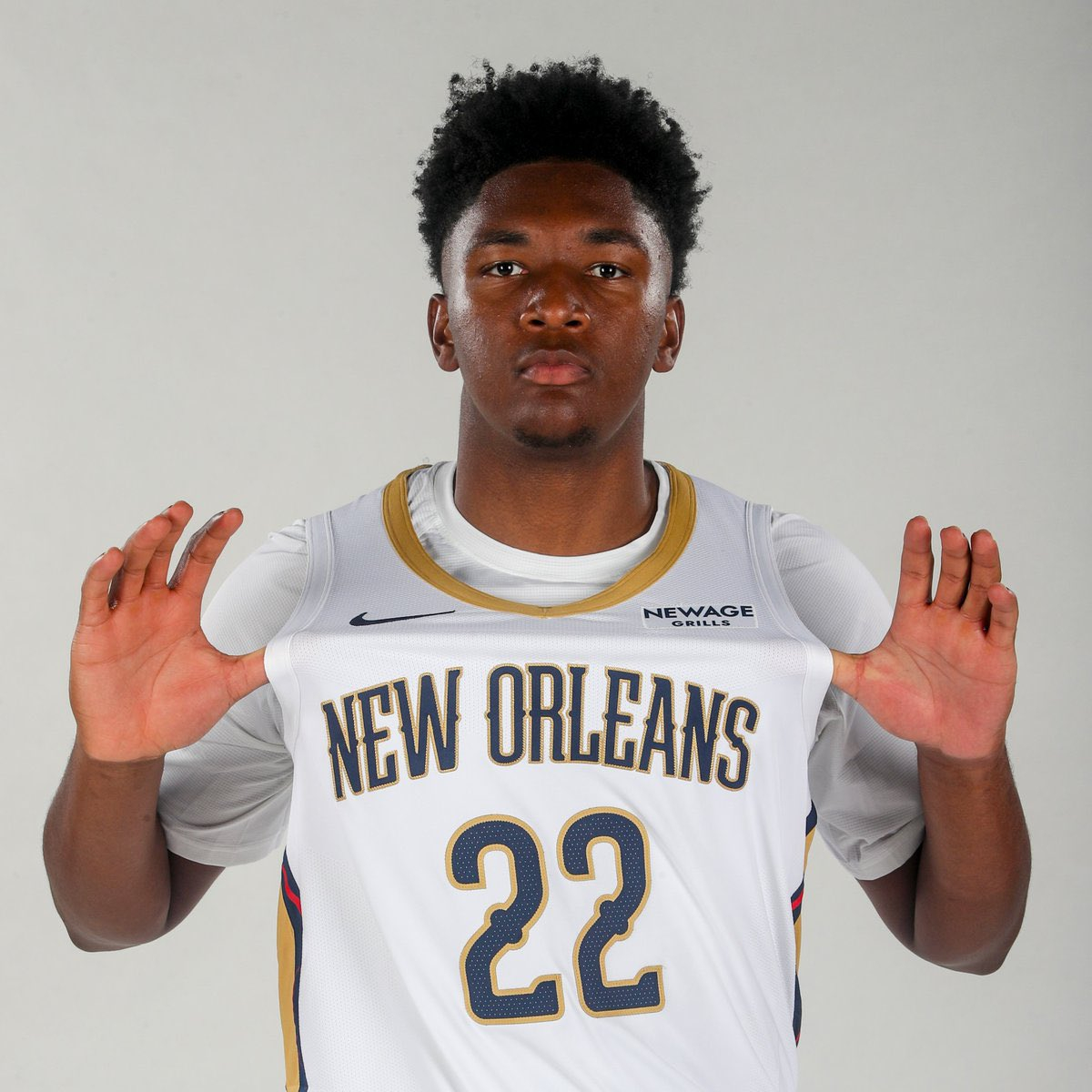 现在鹈鹕赢的比国王和快船都多了。NBA