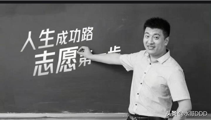 算法困不住寒门：张雪峰，一个被流量吞噬的殉道者
·
凌晨三点的手机屏幕依旧闪烁，