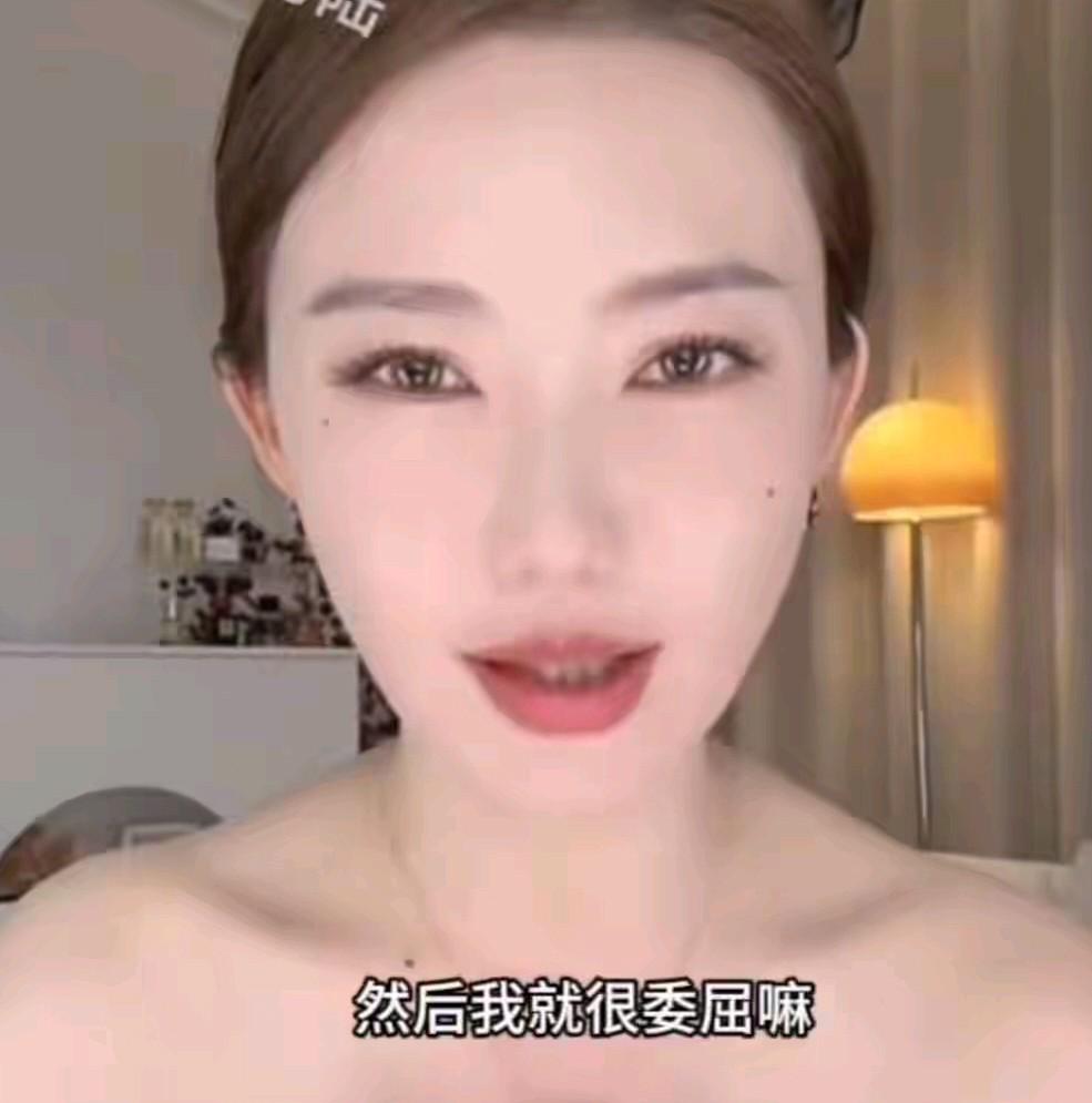 既然都和平离婚的，就不要再拿这段婚姻来说事了，好好重新开始吧，毕竟都已经过去了啊