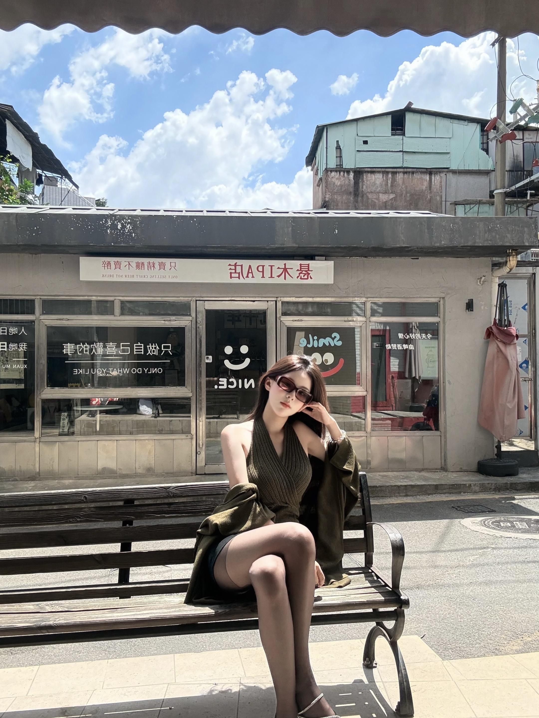 如你所见 我的生活正如潺潺流水般平静而有力