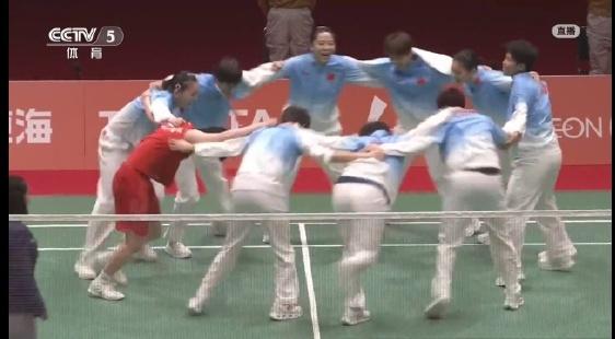 3-0击败日本队！国羽时隔12年再获亚运会女团冠军

9月24日，名古屋亚运会羽