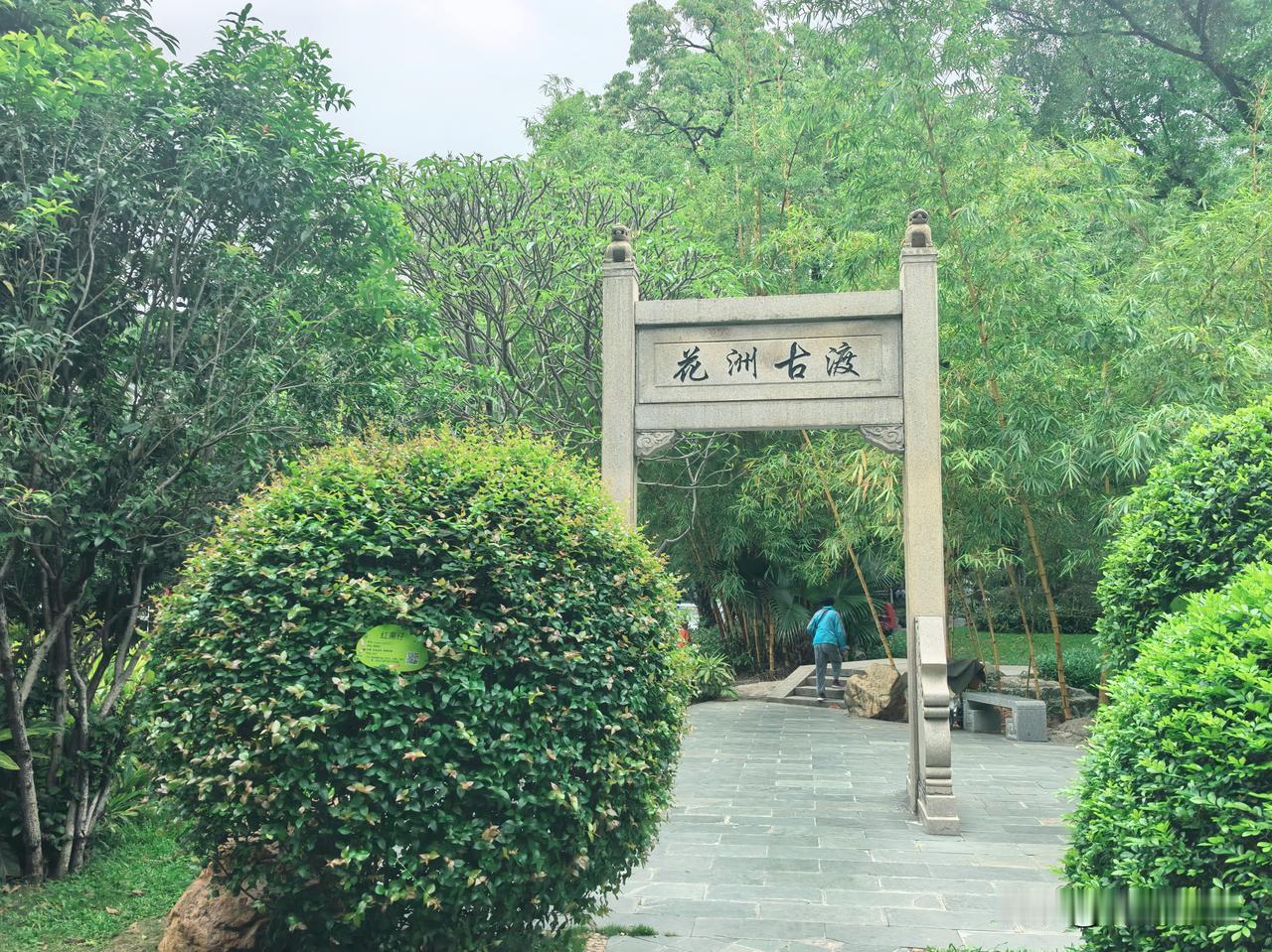开心其实很简单：一个微笑，一个会心的眼神，一段开心的音乐，都如缕缕甘泉流入心田。