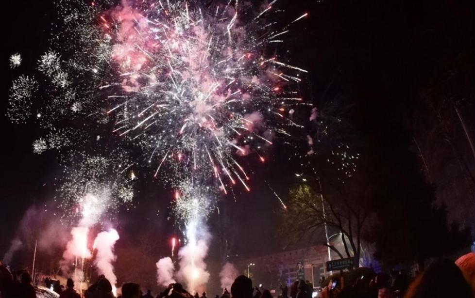 为什么呼吁放宽禁止燃放烟花爆竹？

这几天，河北、天津等发布烟花爆竹“禁放令”，