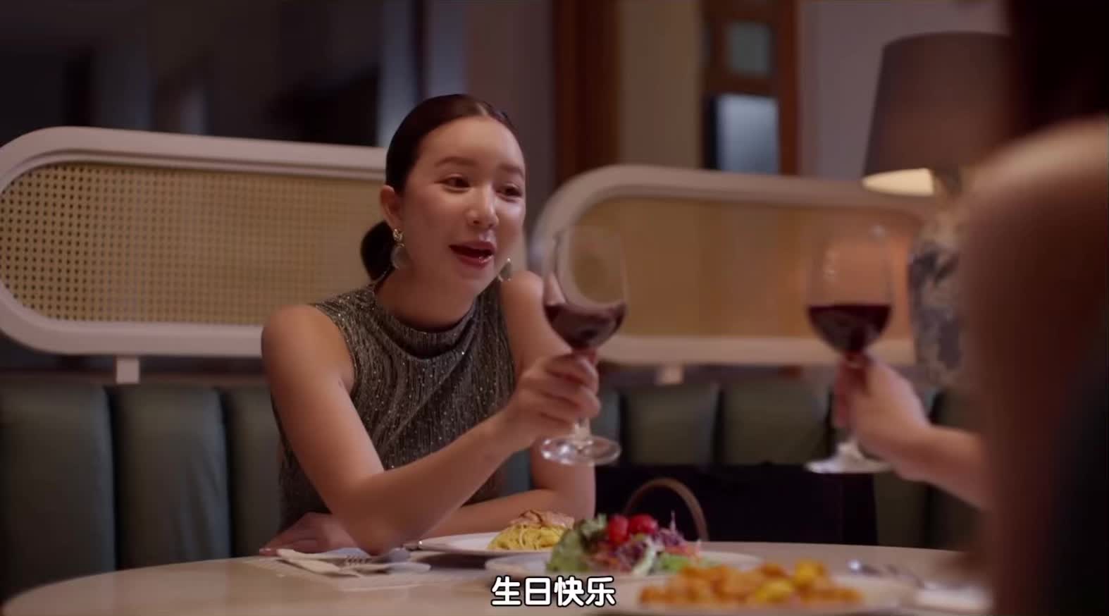 小心翼翼跟着你的脚步 使我早已忘了退路 姐和小狗才是最配的 两个恋爱脑