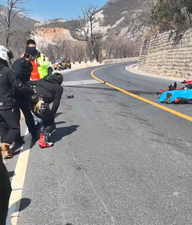 交警回应35岁机车网红跑山时离世网红黄油腻试驾新车发生事故去世，年仅35岁