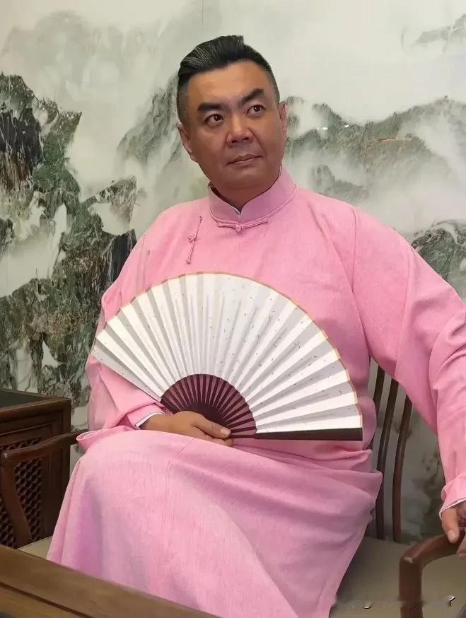 张伯鑫，我一直说他是有能耐，有本事的人。
在同龄当中，能超过他传统活的不多。
说