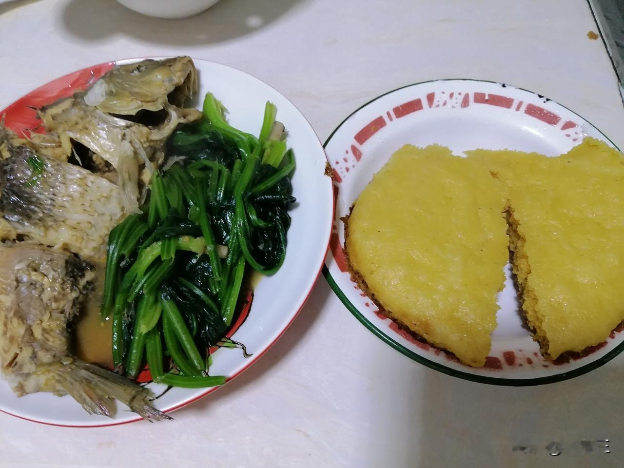 我姐这几天就做一件事，天天让我多吃，说我瘦了，让我胖一点。

我姐说：“红啊，你