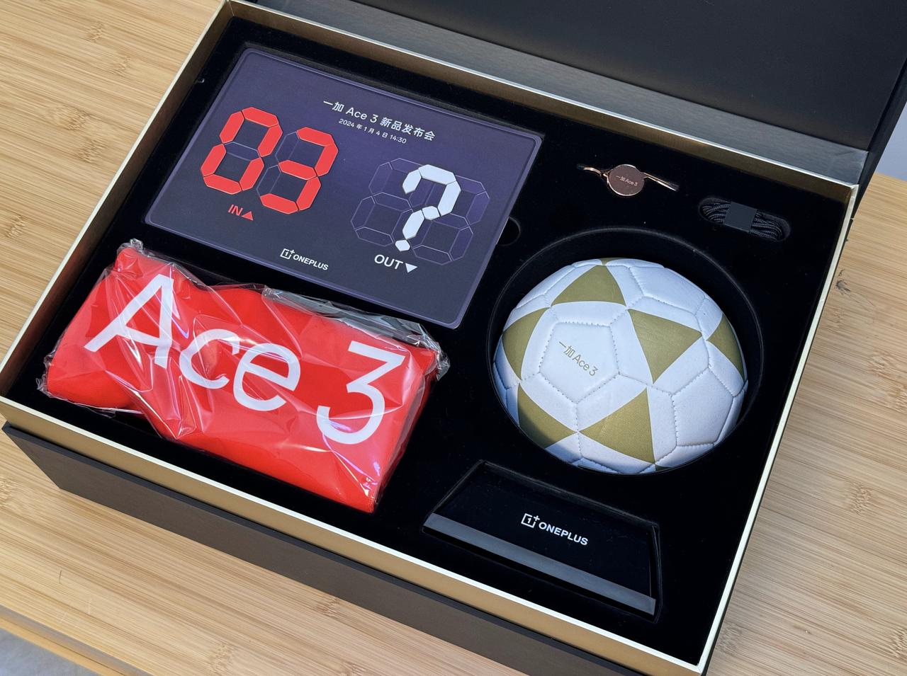 K70系列的焊门技术不行啊，先是被真我创了一次，接下来又要被一加创？这邀请函确实