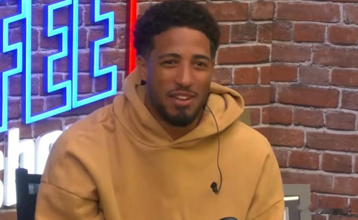 通透！哈利伯顿谈NBA：

“在NBA打球，你的心态要调节好，否则很容易崩溃。因
