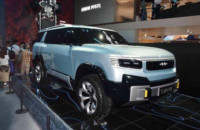 【#2023成都车展# 方程豹豹8概念车实拍，完成度颇高】在2023成都车展上，