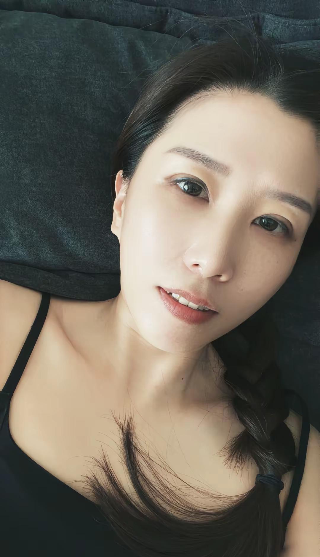 不是没人爱你，而是你太难"被取悦"和"被征服”。你的灵魂里住着一个王者，要的是棋