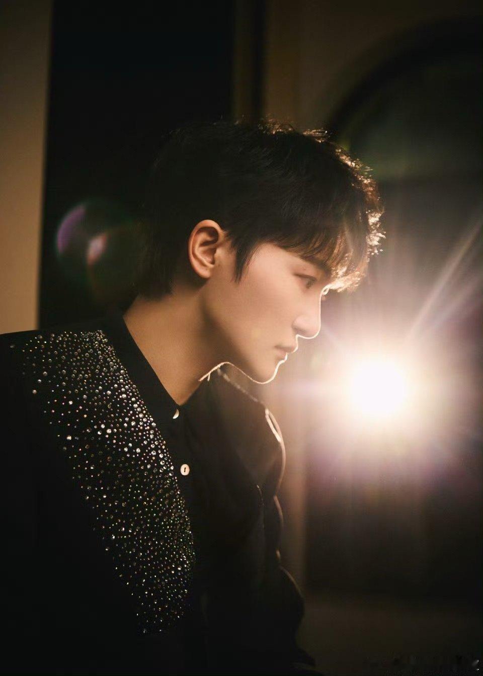 哇塞！周深和歌迷互动也太逗啦！歌迷满心期待双向奔赴，他倒好，冷不丁甩出“周全”冷