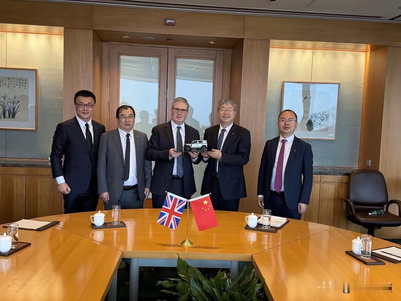 奇瑞董事长接见到访英国首相

奇瑞这次真是火了，妥妥的英相访华最大赢家，看着真爽