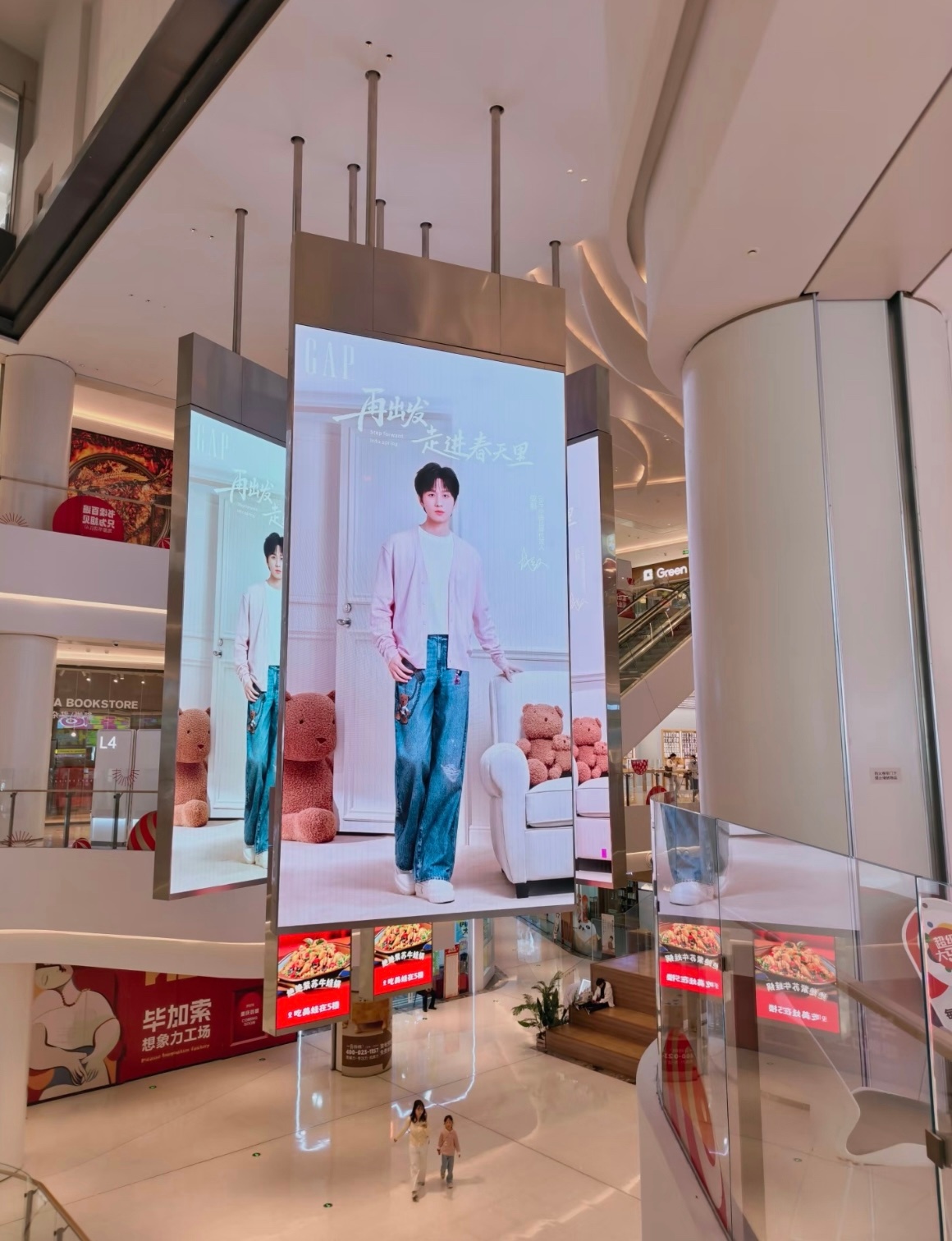 这太好看了吧，GAP太会了，成毅好帅