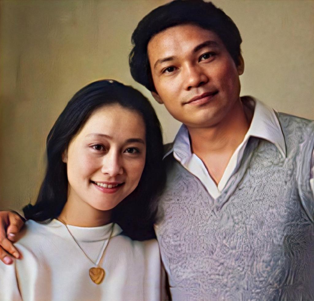 这是一对夫妻年轻时的照片，说他俩是一对恩爱夫妻有多少人知道，结婚30多年低调零绯