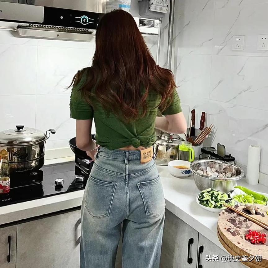 我弟中午跟我说，晚上打算带娃来我家蹭饭，但我没同意，说是因为“剩饭不够了”。
在